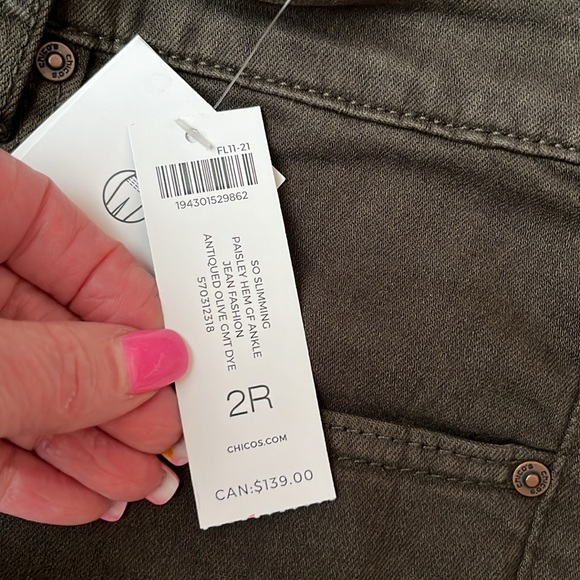 NWT Chico’s Slimming Paisley Hem Ankle Jeans - Picture 5 of 13